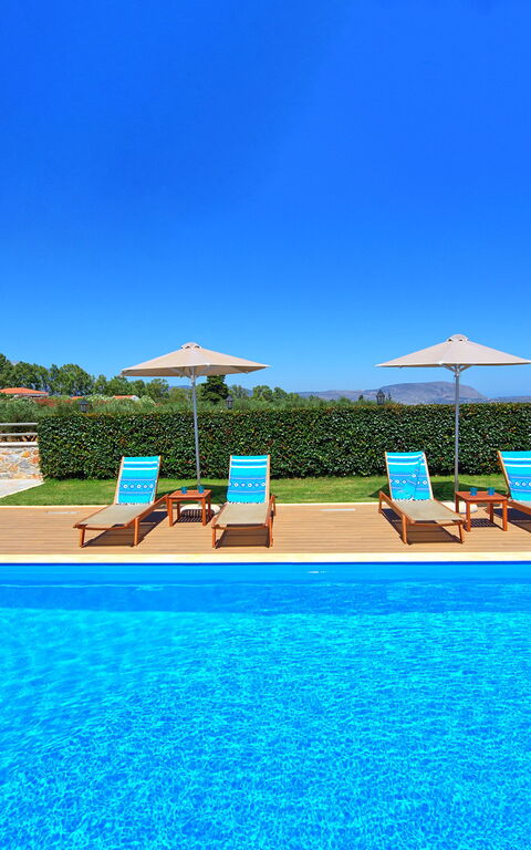 Villa Despanto: Pool, Scenic View
