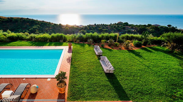 Villa Estella: Garden, Pool