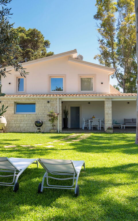 Marinella Punta Milocca: Garden, Outdoor