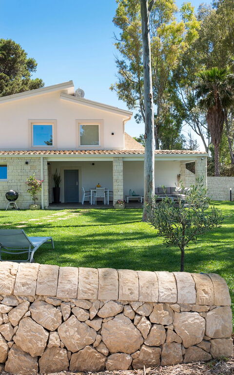 Marinella Punta Milocca: Garden, Outdoor