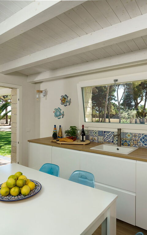Marinella Punta Milocca: Dining Room, Kitchen
