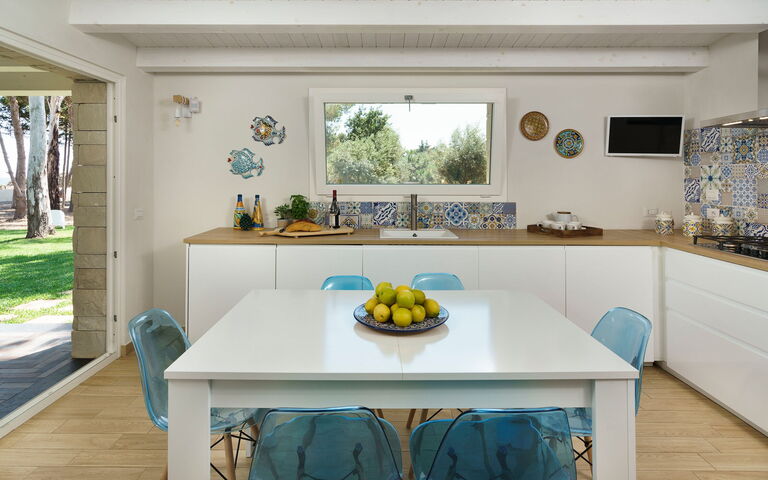 Marinella Punta Milocca: Dining Room, Kitchen