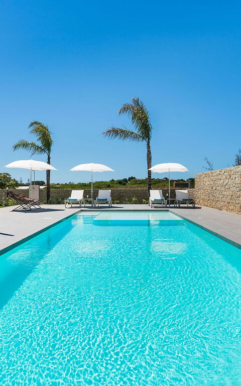 Villa Nica: Outdoor, Pool