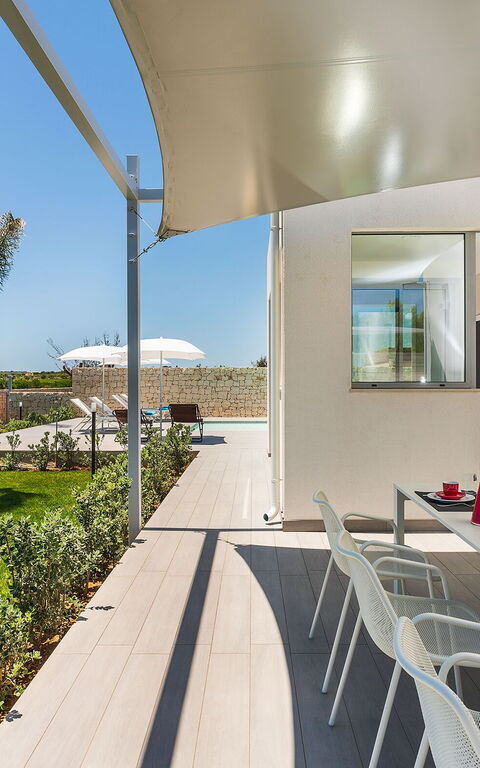 Villa Nica: Building Exterior