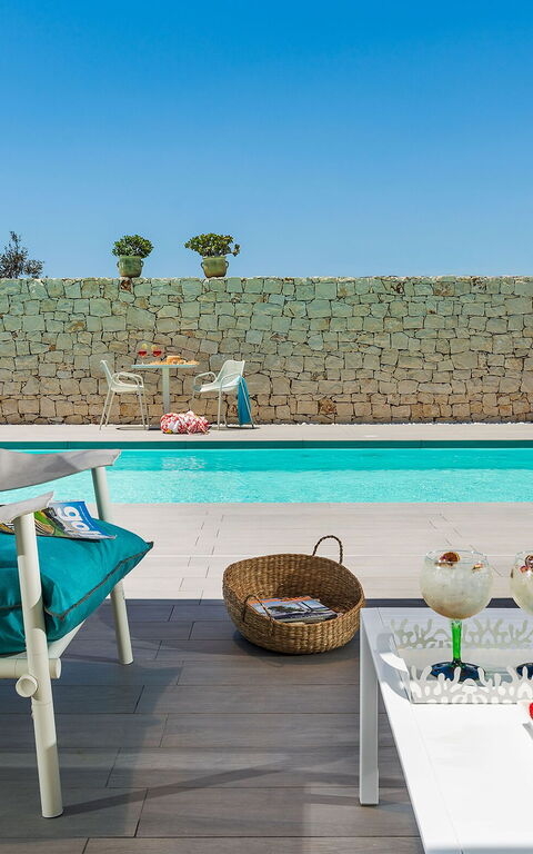 Villa Nica: Balcony / Terrace / Patio, Pool