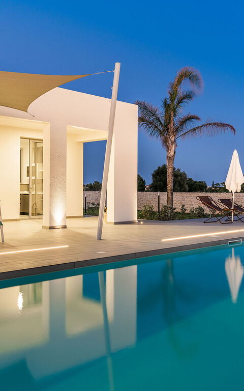 Villa Nica: Balcony / Terrace / Patio, Building Exterior, Pool