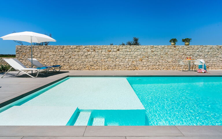Villa Nica: Outdoor, Pool