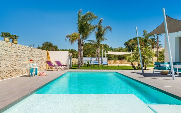 Villa Nica: Outdoor, Pool