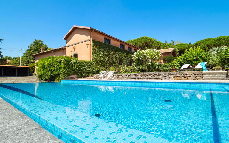 Villa Palmento Rosa: Building Exterior, Outdoor, Pool, Spring, Summer
