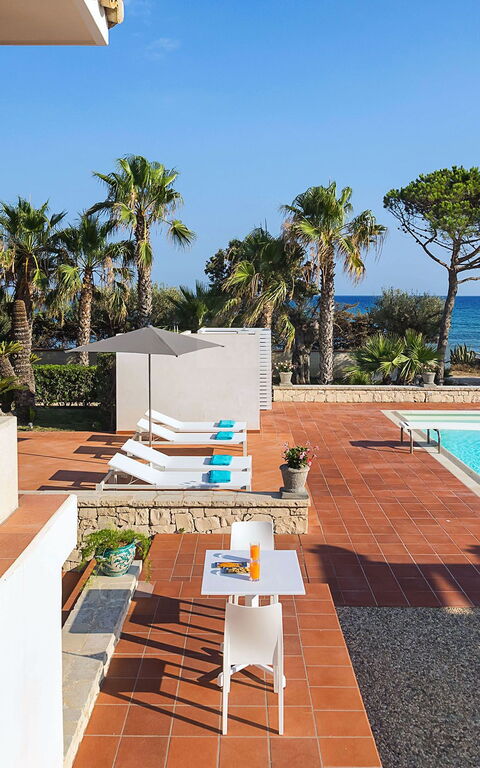 Villa Maya: Balcony / Terrace / Patio, Outdoor, Pool