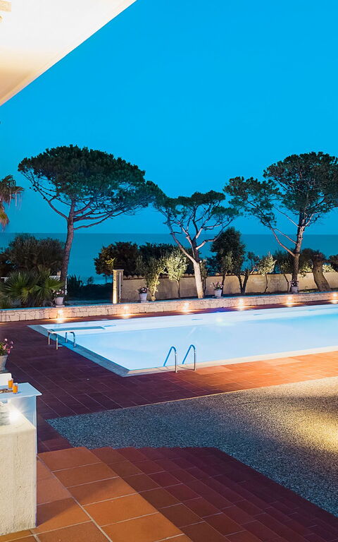 Villa Maya: Balcony / Terrace / Patio, Outdoor, Pool