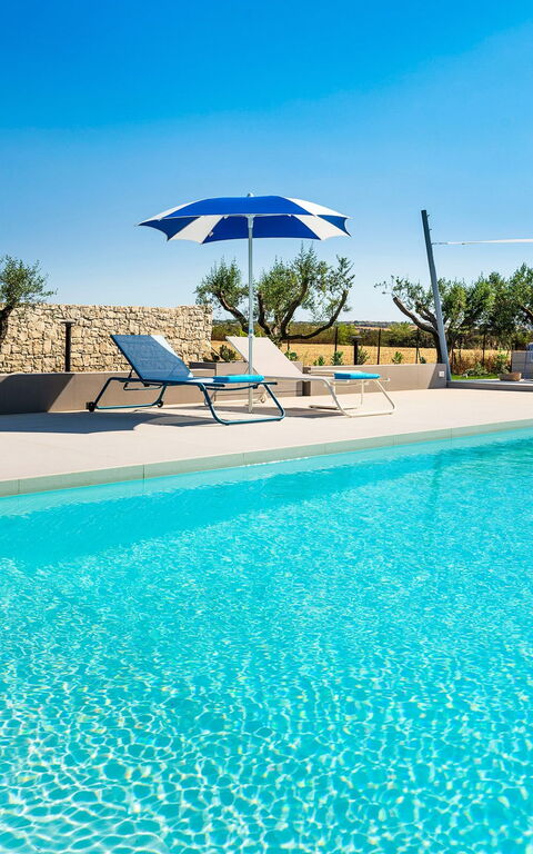 Villa Mia: Outdoor, Pool