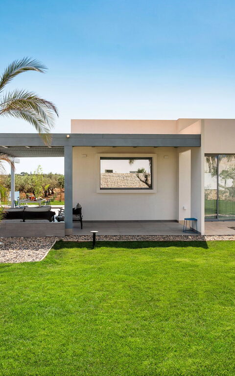 Villa Mia: Building Exterior, Garden, Outdoor