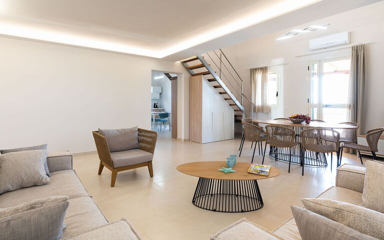 Mare Del Sud: Dining Room, Living Room