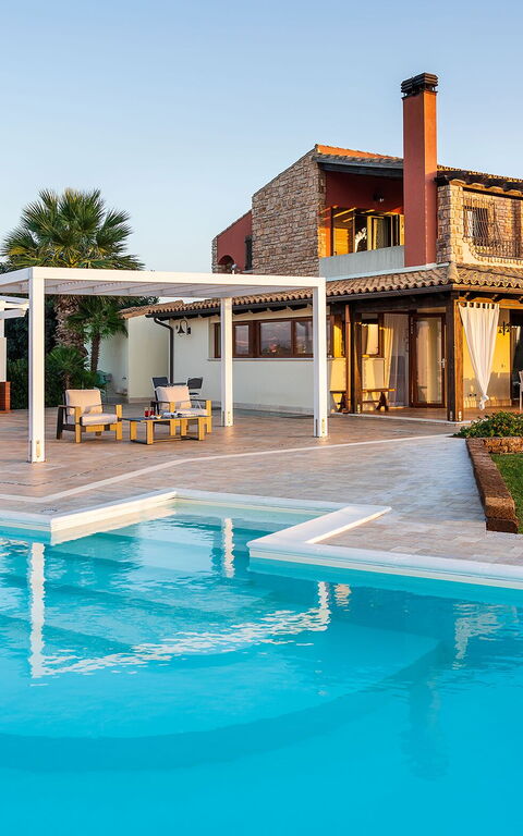 Villa Cielo: Building Exterior, Pool