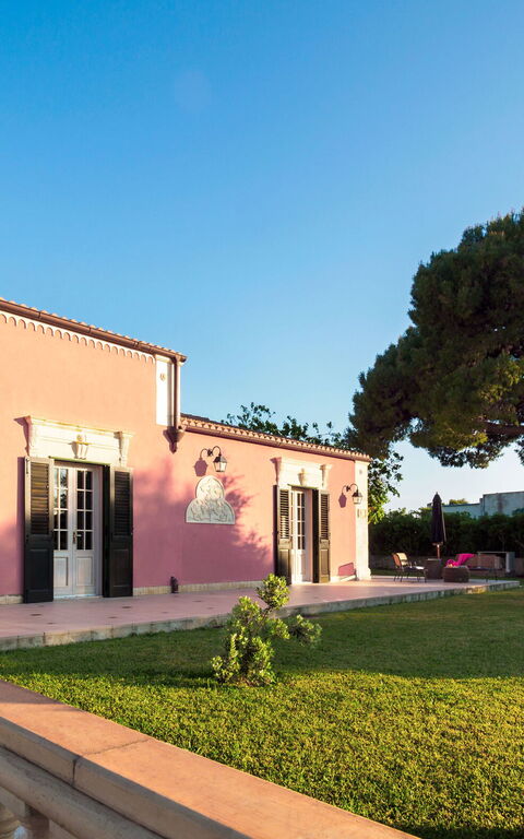 Villa Girasole: Garden, Main Entrance