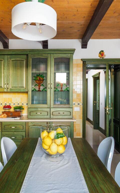 Villa Girasole: Dining Room, Kitchen
