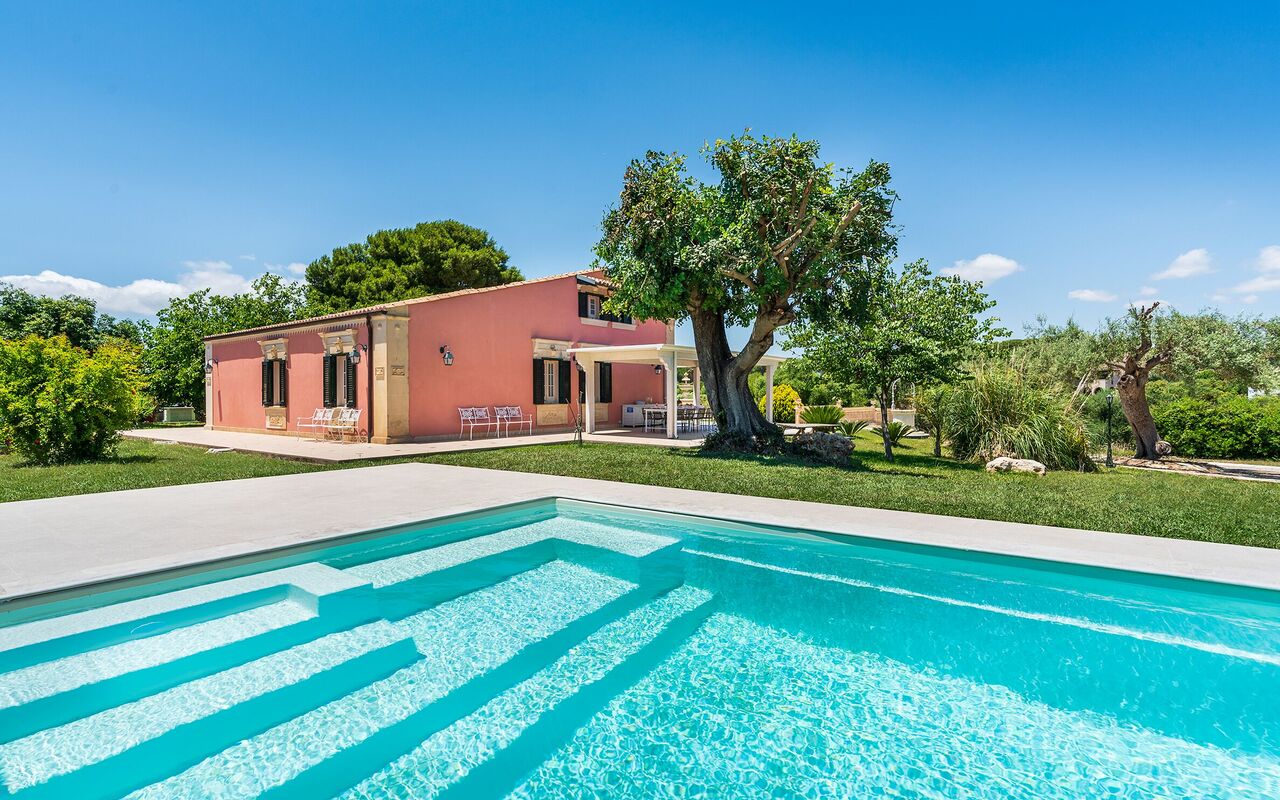 Villa Girasole: Outdoor, Pool