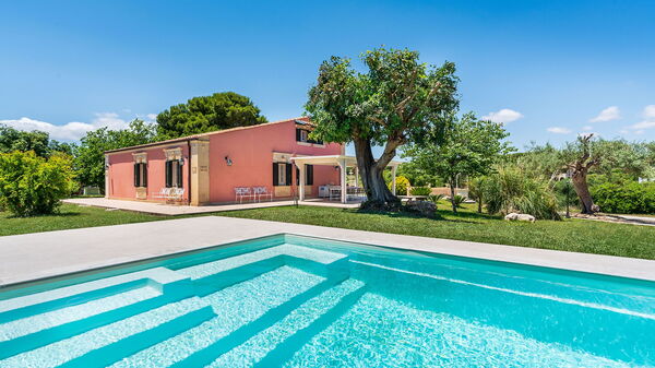 Villa Girasole: Outdoor, Pool