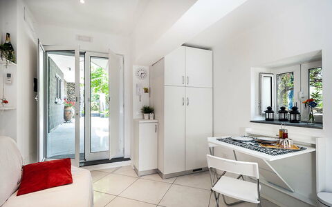 Accommodation Conchiglia: Dining Room, Kitchen, Living Room