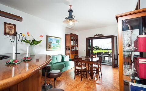 Accommodation Lampara: Dining Room, Kitchen, Living Room