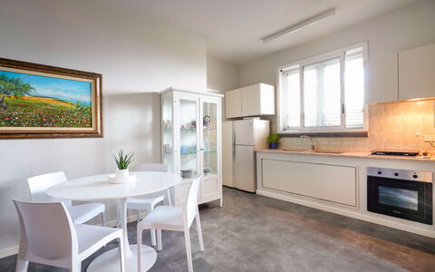 Accommodation Corallo: Dining Room, Kitchen