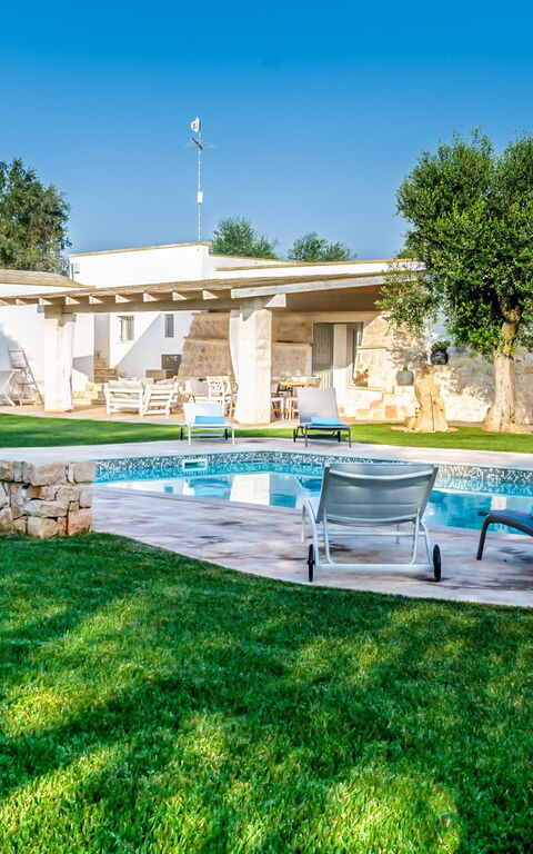 Trulli Itaka: Building Exterior