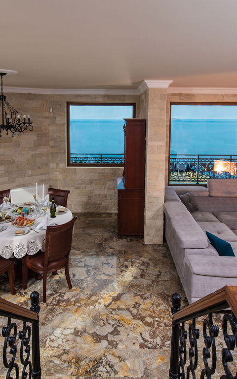 Villa Bella Mare: Dining Room, Living Room