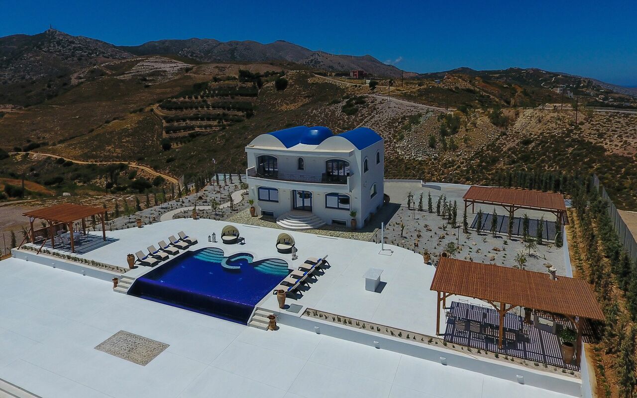 Villa Santor: Balcony / Terrace / Patio, Building Exterior, Pool