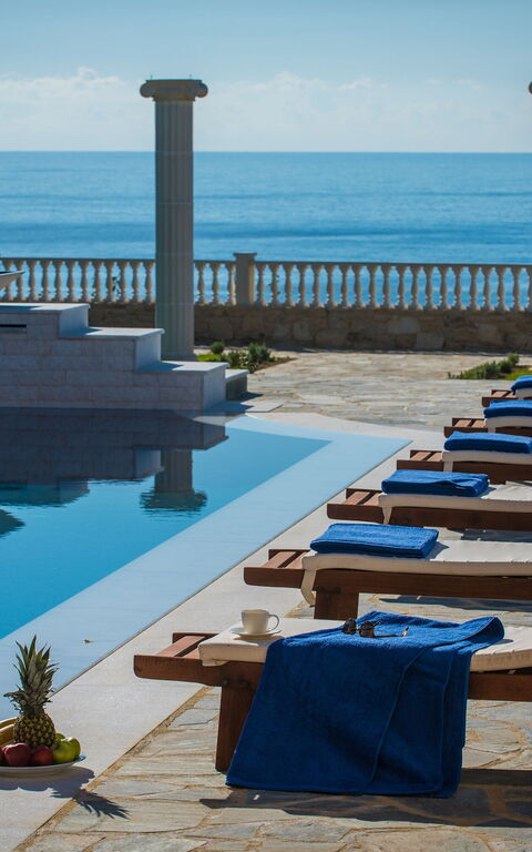 Villa Kalliste: Pool, Scenic View