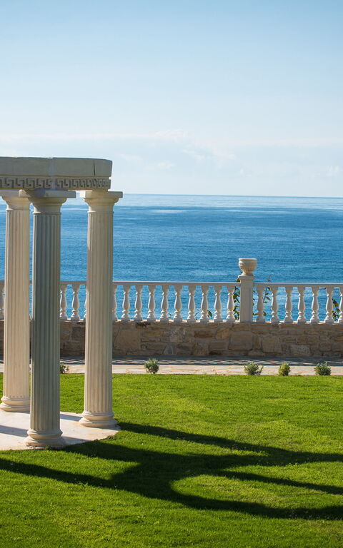 Villa Kalliste: Garden, Scenic View