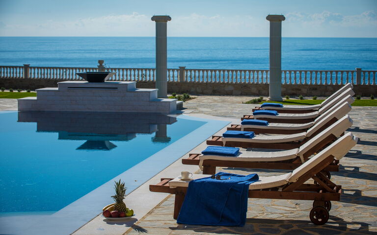 Villa Kalliste: Pool, Scenic View