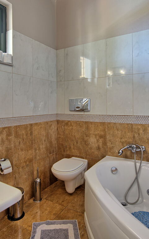Villa Myrtia: Bathroom