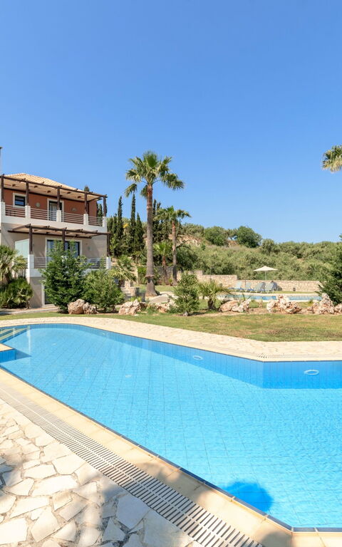 Villa Kissos: Pool, Summer