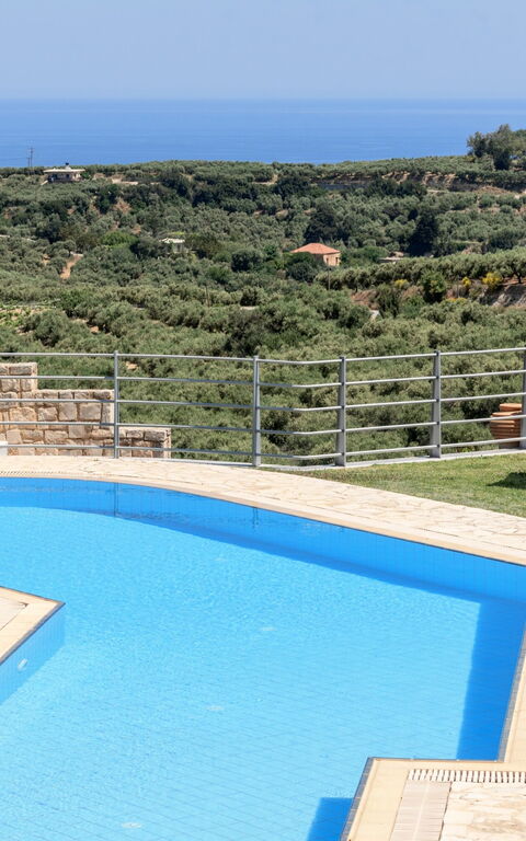 Villa Kissos: Pool, Scenic View