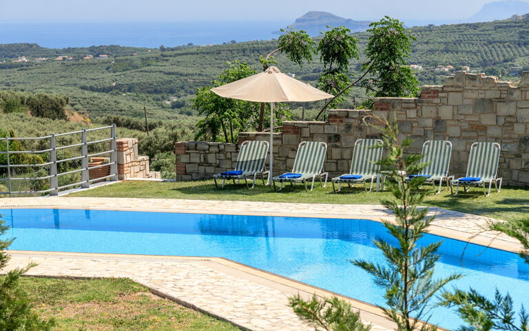 Villa Kissos: Pool, Scenic View, Summer