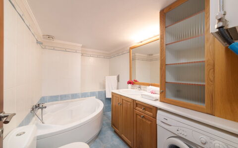 Accommodation Aria 1: Bathroom, Bedroom