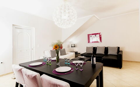 Accommodation Aria 1: Dining Room, Living Room