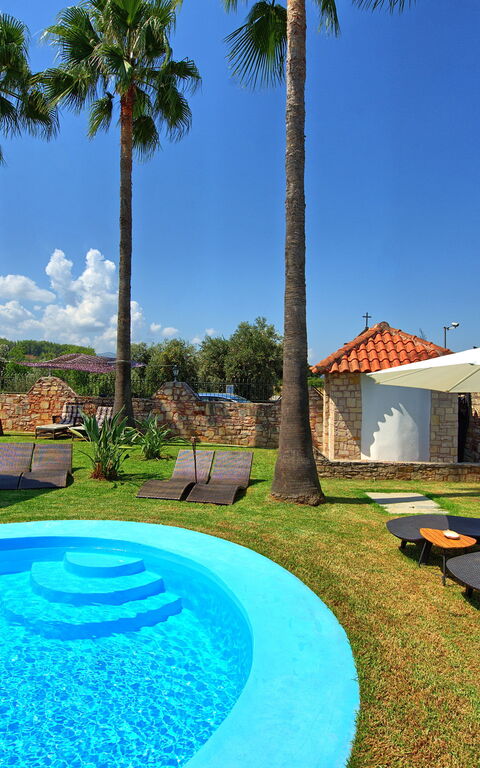 Villa Milon: Outdoor, Pool