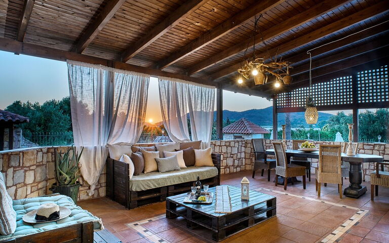 Villa Milon: Balcony / Terrace / Patio