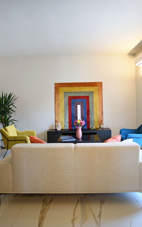 Villa Pica: Living Room