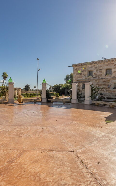 Villa Turris: Building Exterior, Outdoor
