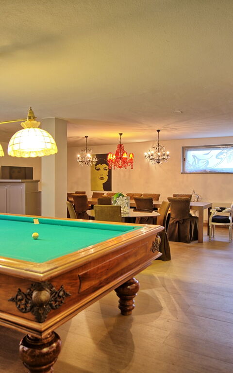 Casa White: Living Room