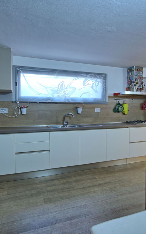 Casa White: Kitchen