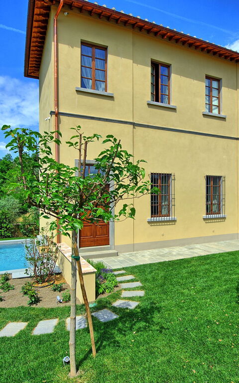 Casa Lionardo: Building Exterior, Garden, Outdoor, Pool, Summer