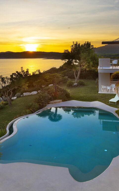 Villa Vera: Balcony / Terrace / Patio, Building Exterior, Garden, Scenic View