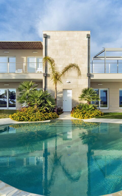 Villa Vera: Balcony / Terrace / Patio, Building Exterior, Garden, Pool, Scenic View