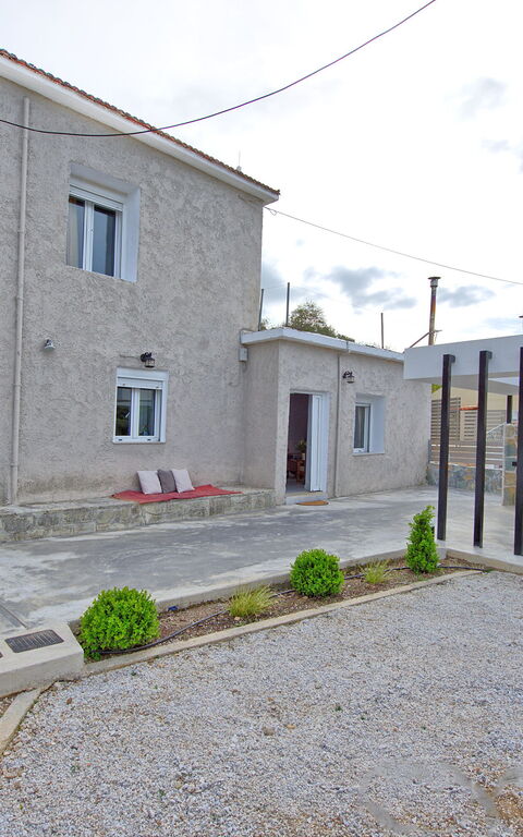 Aretousa: Outdoor, Summer