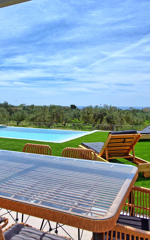 Villa Olivum: Outdoor, Pool