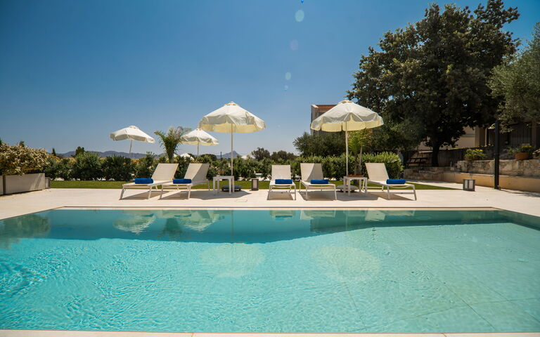 Aelia: Garden, Outdoor, Pool